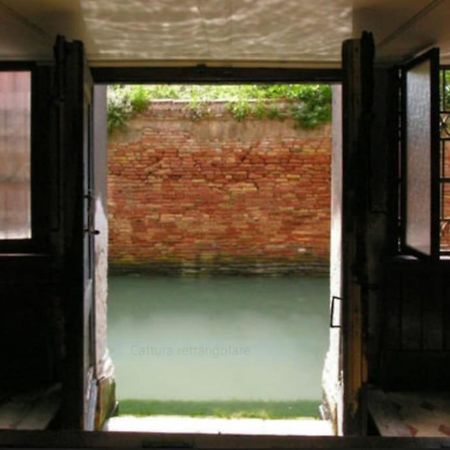 ヴェネツィアWalk On The Water ✧ 5 Minutes To Rialto Bridgeアパートメント エクステリア 写真