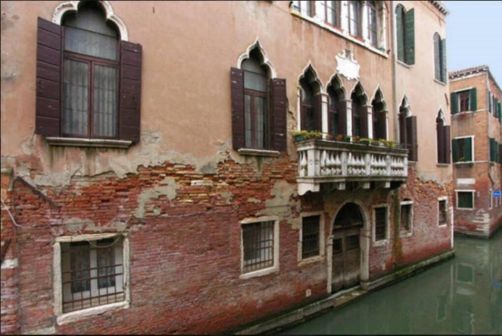 ヴェネツィアWalk On The Water ✧ 5 Minutes To Rialto Bridgeアパートメント エクステリア 写真